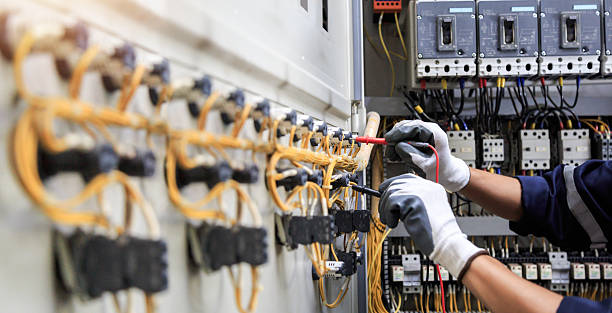Professional Electrician technician working in Paramount-Long Meadow, MD